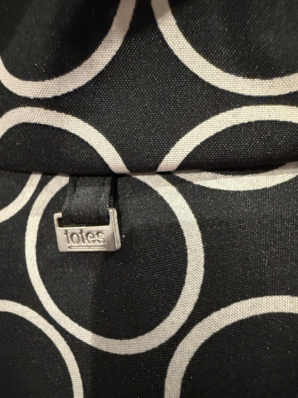 totes Black and White Circle-Print Bucket Hat - Picture 2 of 4